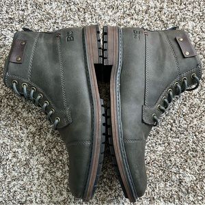 Dress boots size 10 B52